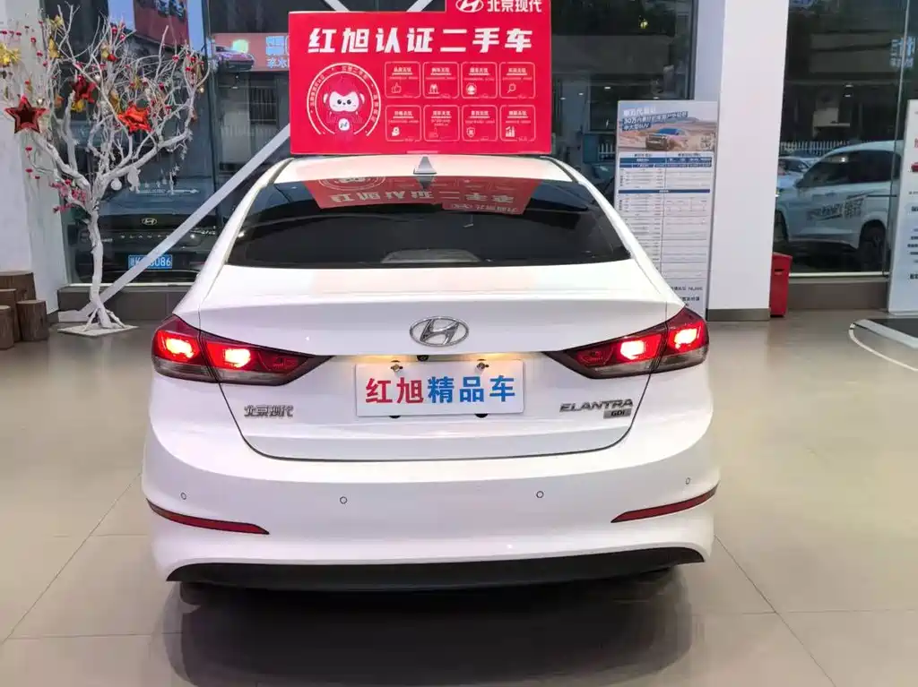 Hyundai Elantra — миниатюра 20