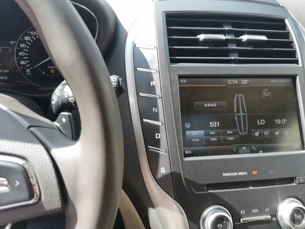 Lincoln MKC — миниатюра 14