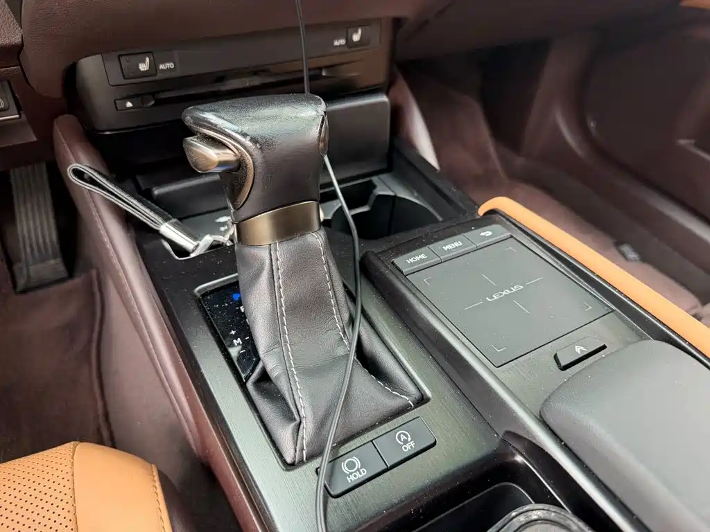 Lexus ES — миниатюра 9