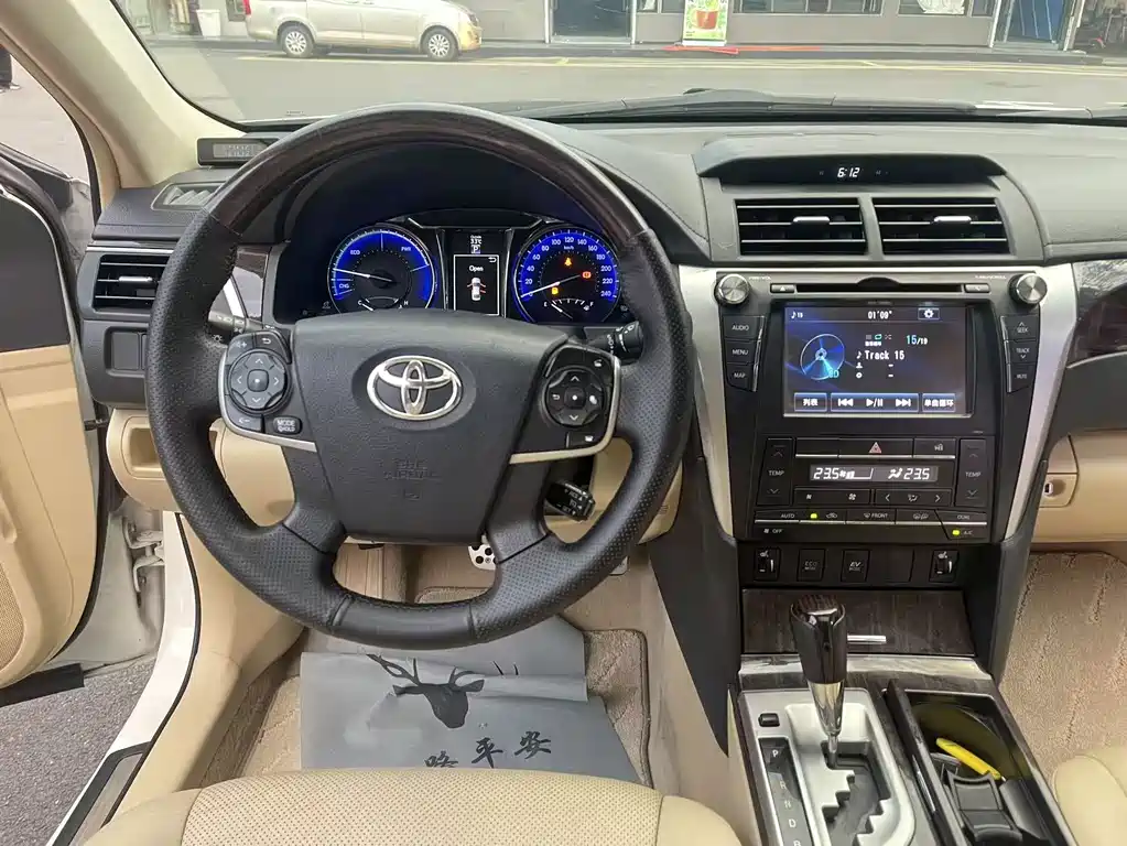 Toyota Camry — миниатюра 12