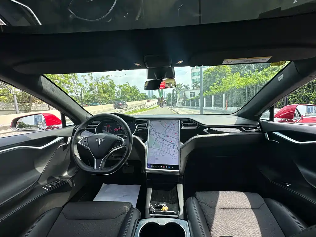 Tesla Model S — миниатюра 6