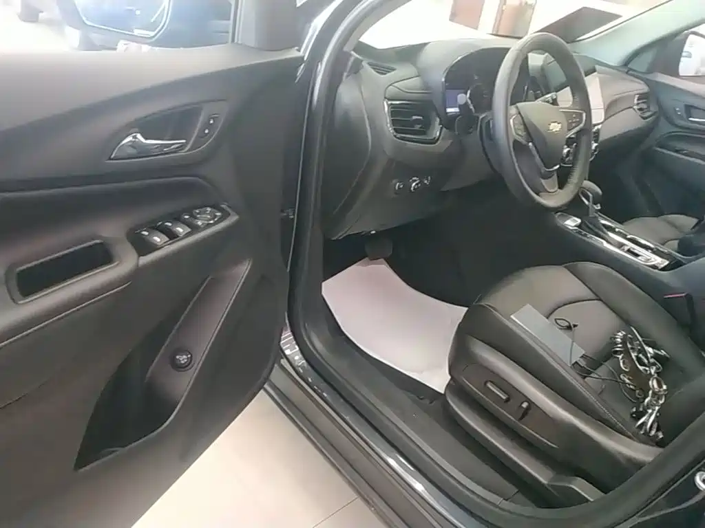 Chevrolet Equinox — миниатюра 16
