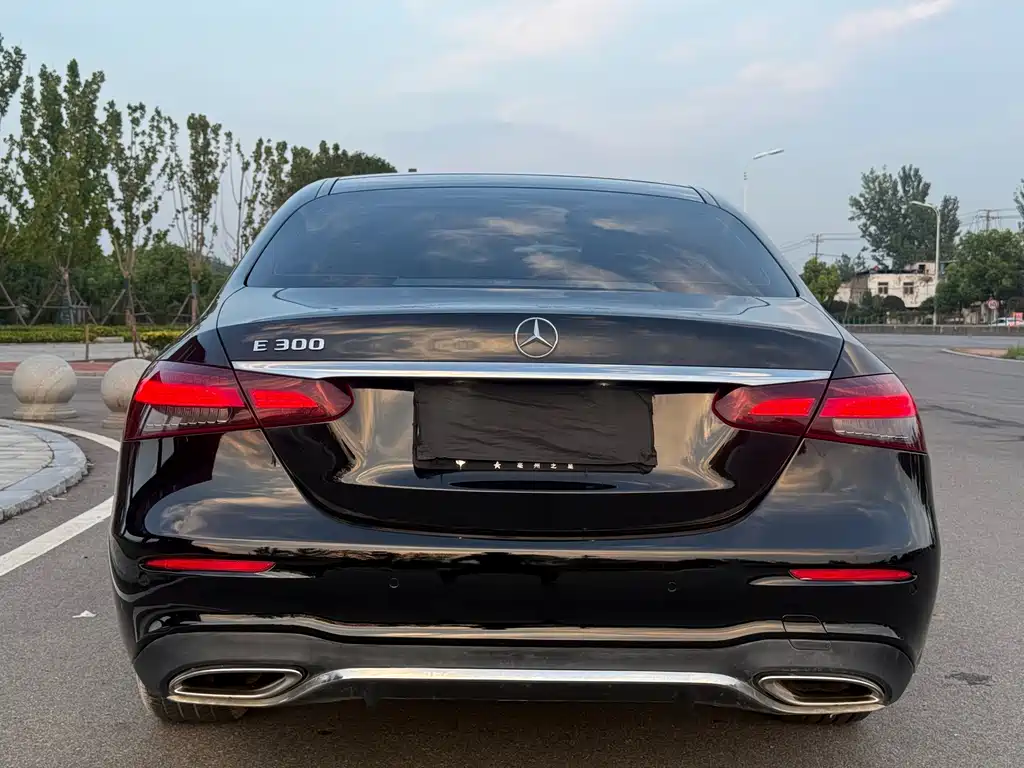 Mercedes-Benz E-Class — миниатюра 5