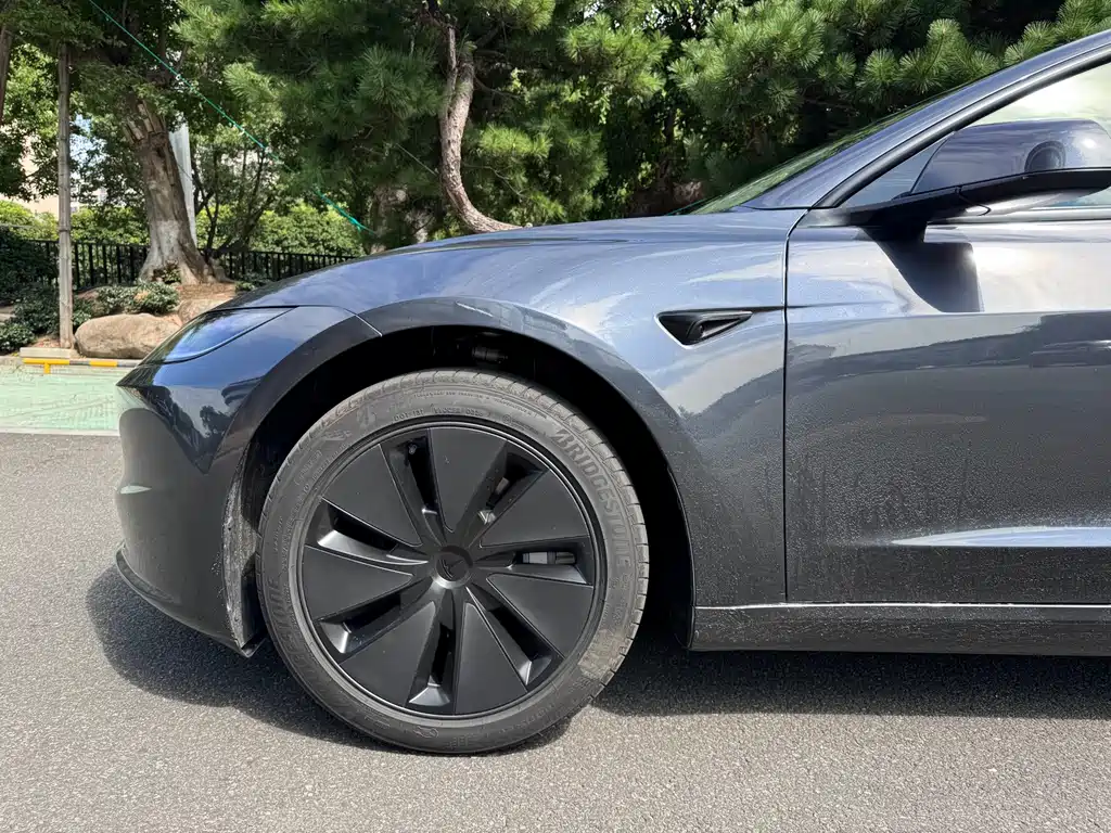 Tesla Model 3 — миниатюра 14