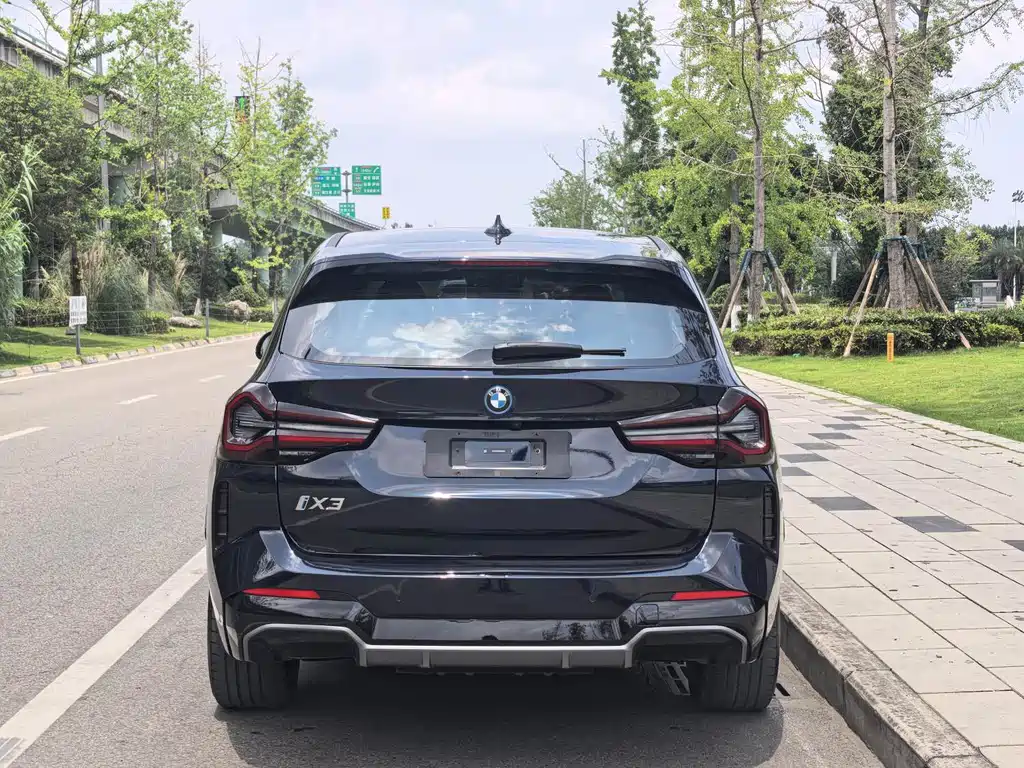 BMW iX3 — миниатюра 8
