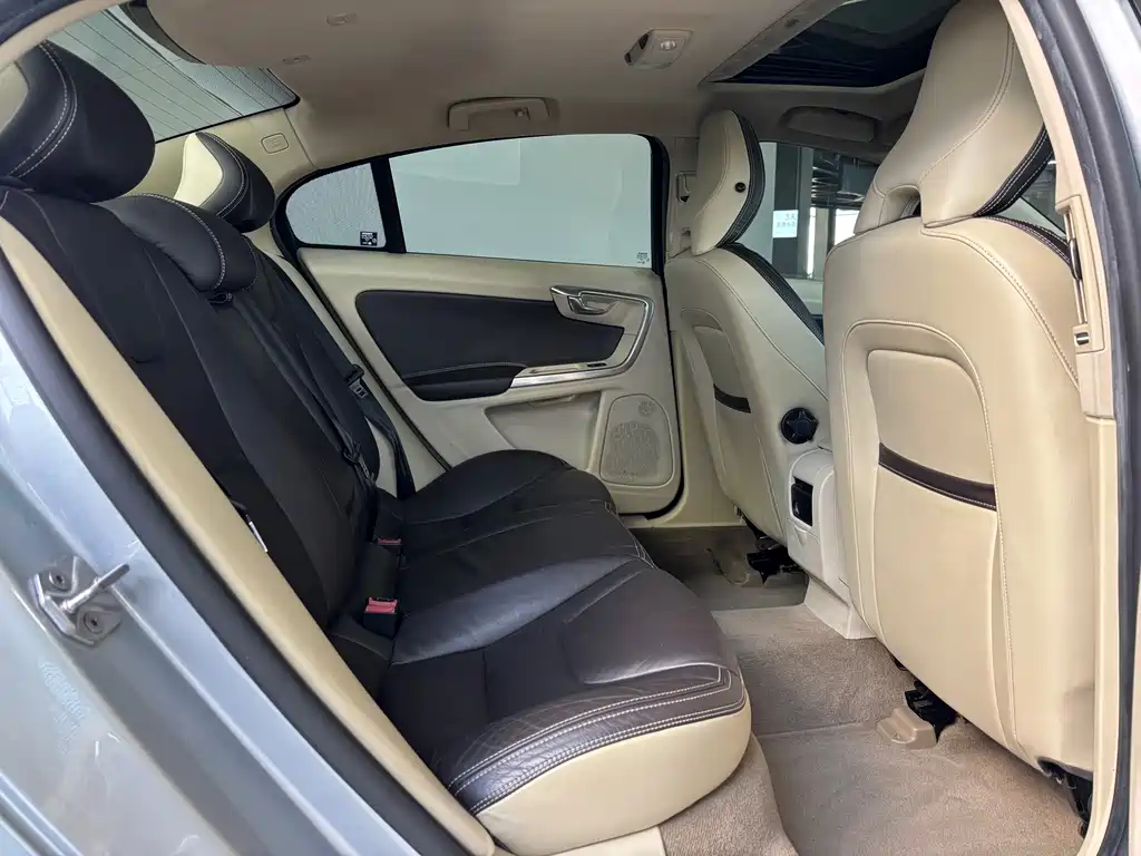Volvo S60 — миниатюра 5