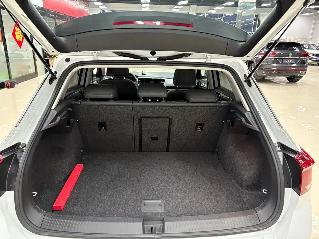 VOLKSWAGEN T ROC EXPLORING SONGS