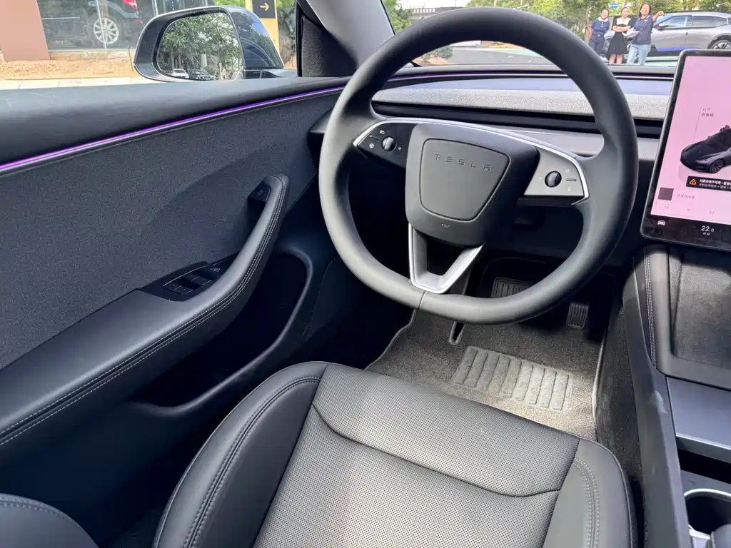 Tesla Model 3 — миниатюра 6