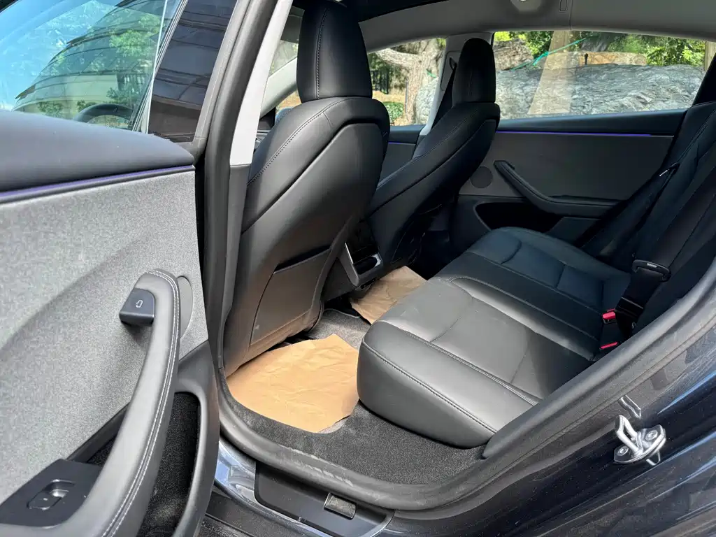 Tesla Model 3 — миниатюра 9