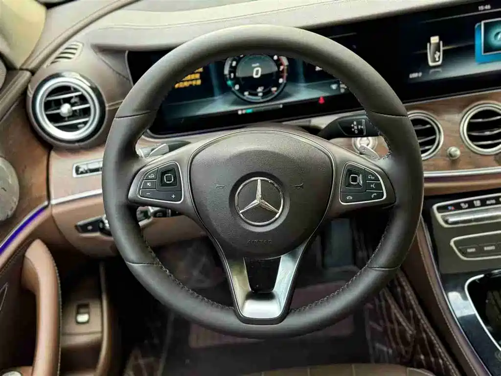 MERCEDES-BENZ E CLASS