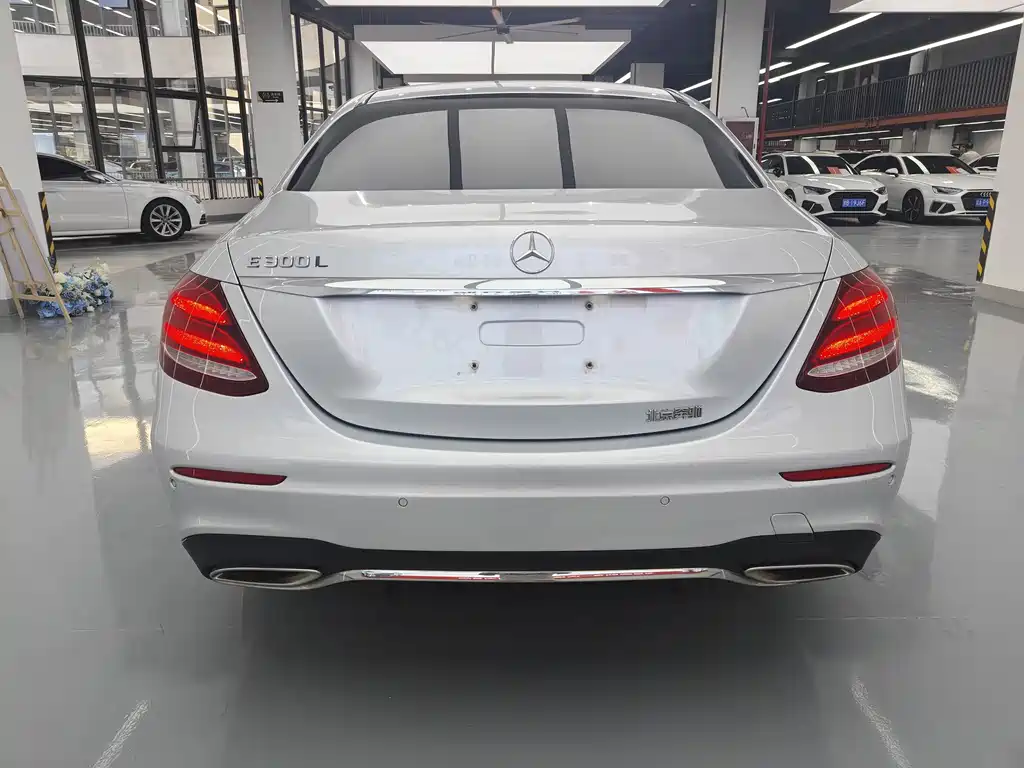 Mercedes-Benz E-Class — миниатюра 13
