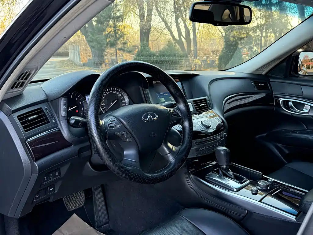 Infiniti M — миниатюра 10