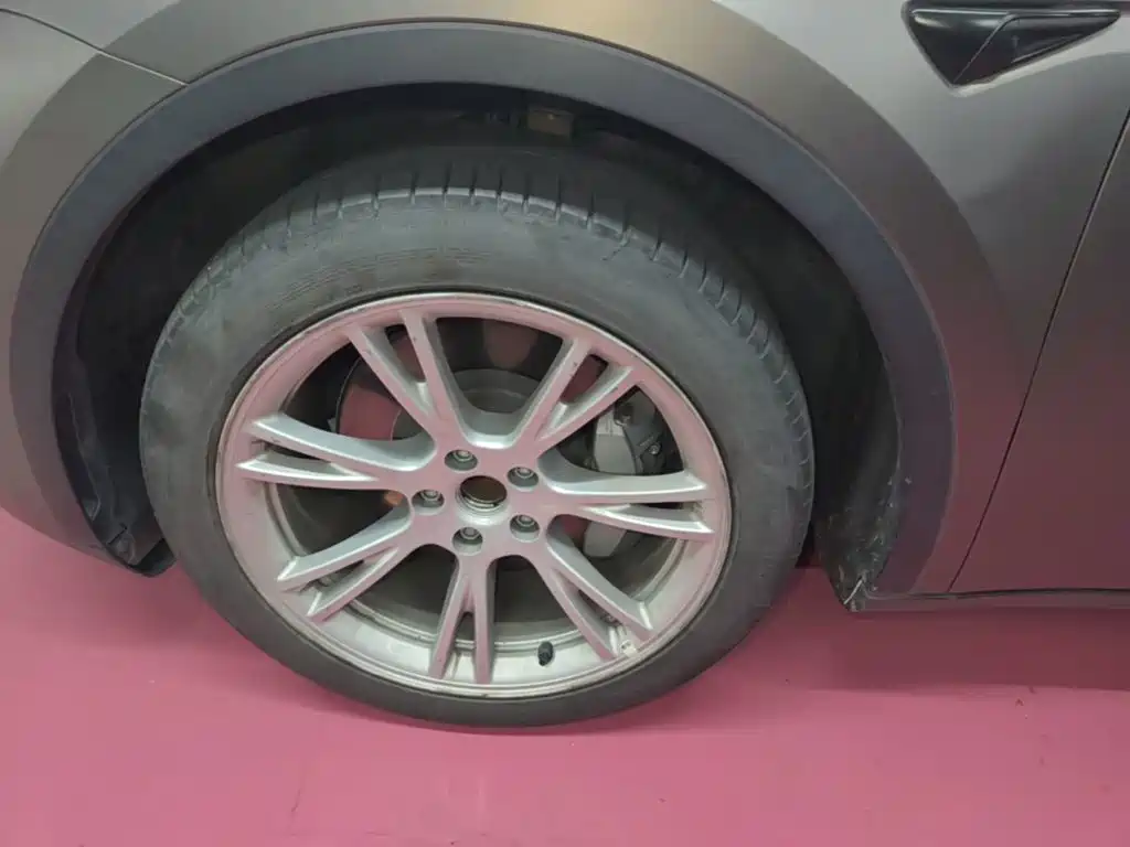 Tesla Model Y — миниатюра 23