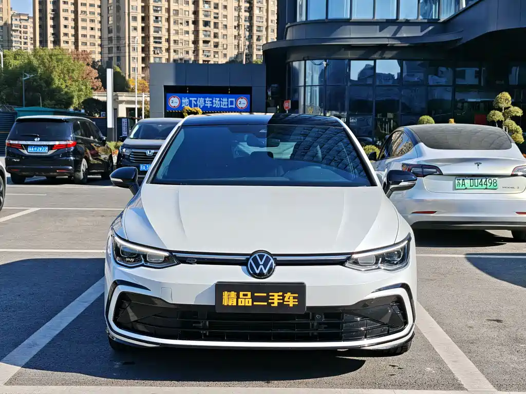 VOLKSWAGEN GOLF