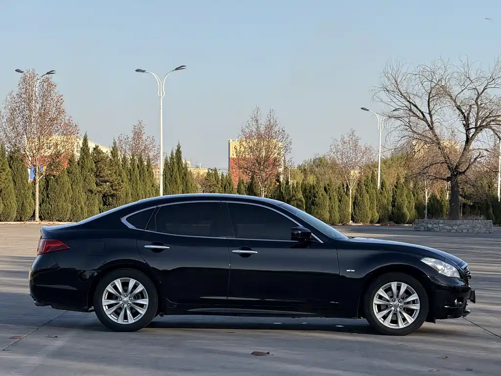 Infiniti M — миниатюра 8