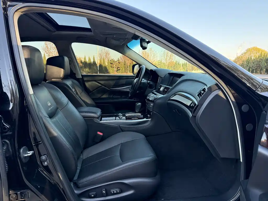 Infiniti M — миниатюра 11