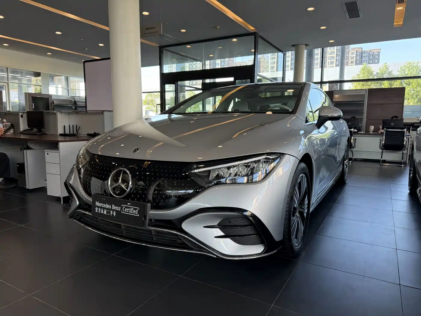 奔驰EQE 2025款 500 4MATIC 先锋版 2025