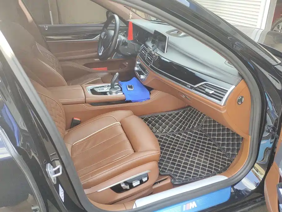 BMW 7 Series — миниатюра 8