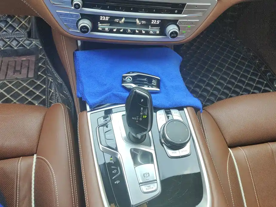 BMW 7 Series — миниатюра 16