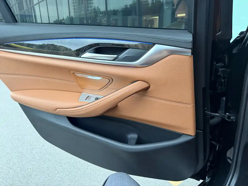 BMW 5 Series — миниатюра 16
