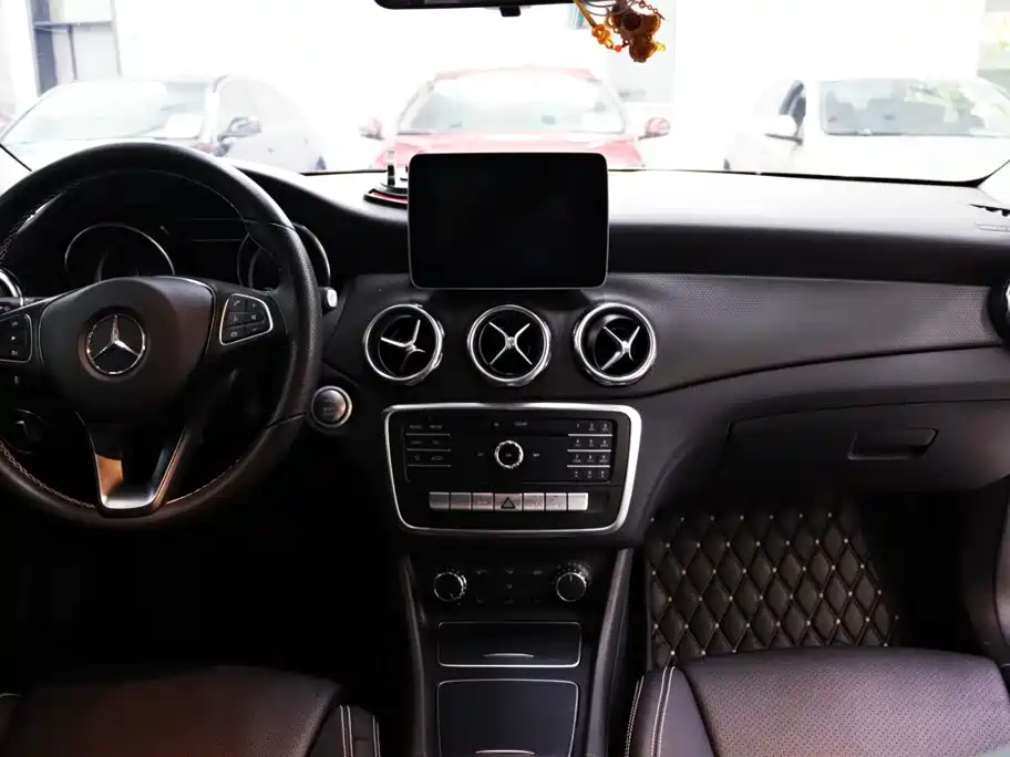 Mercedes-Benz GLA — миниатюра 9