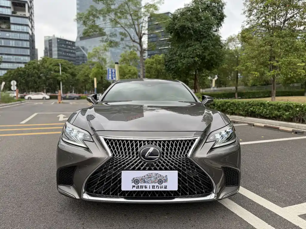 Lexus LS 2018 500h Luxury V