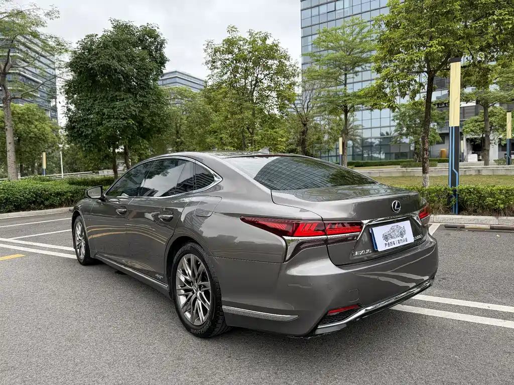 Lexus LS 2018 500h Luxury V