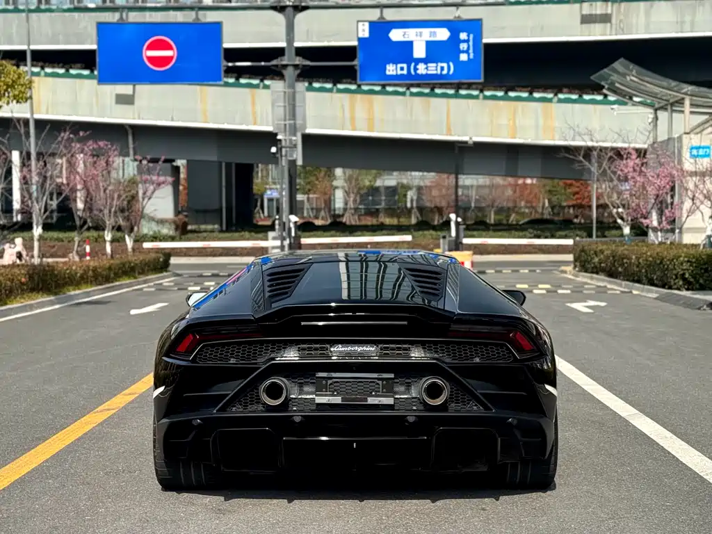 LAMBORGHINI HURACÁN