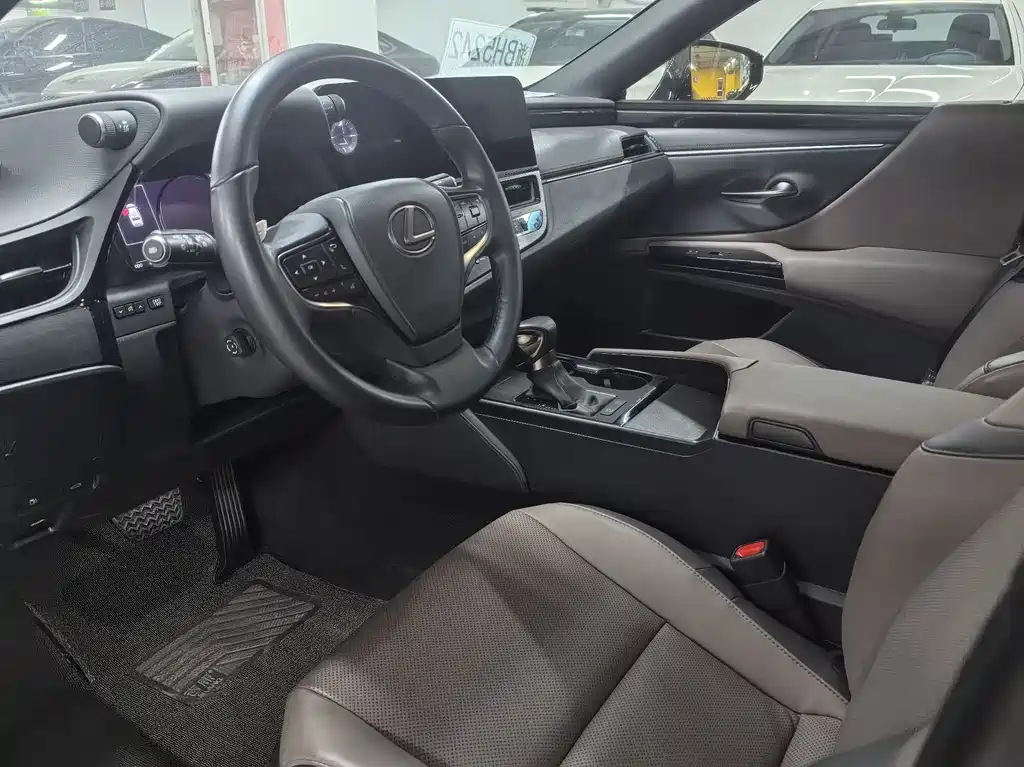 Lexus ES 2021 200 Luxury