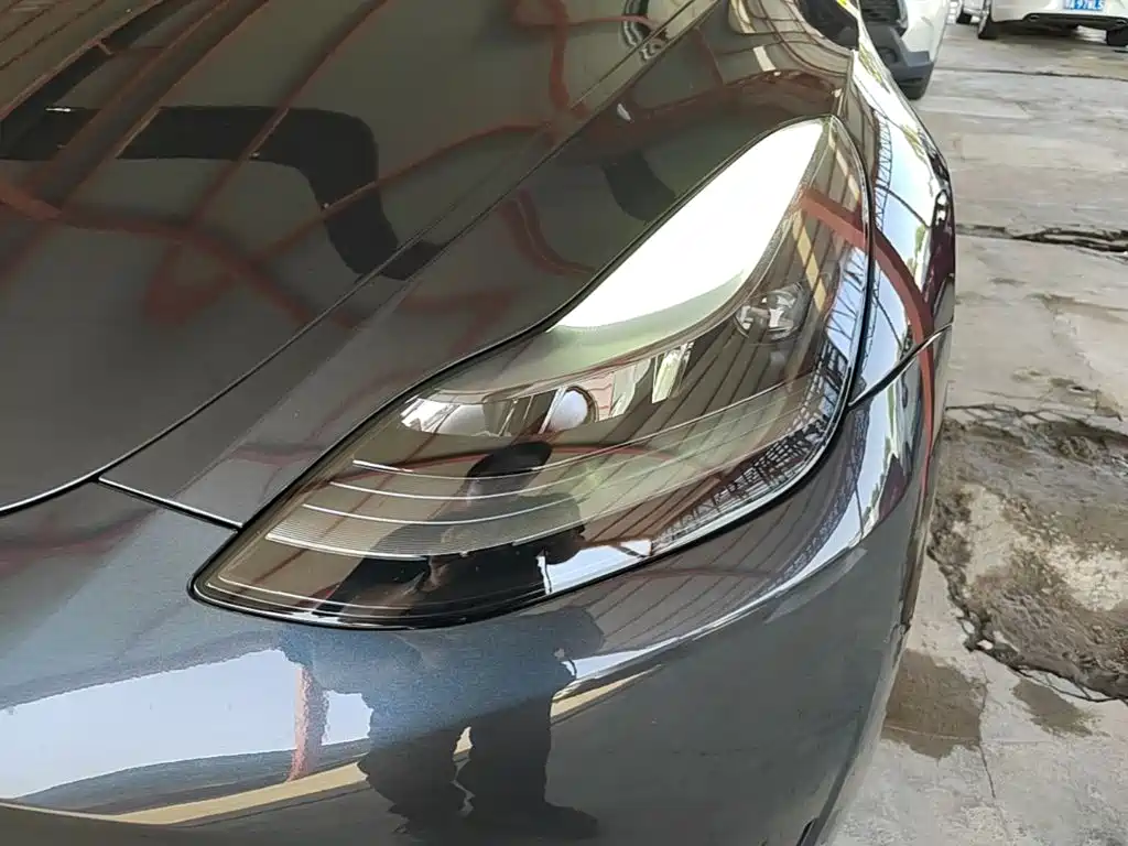 Tesla Model Y — миниатюра 24