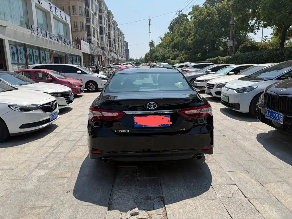 Toyota Camry — миниатюра 3