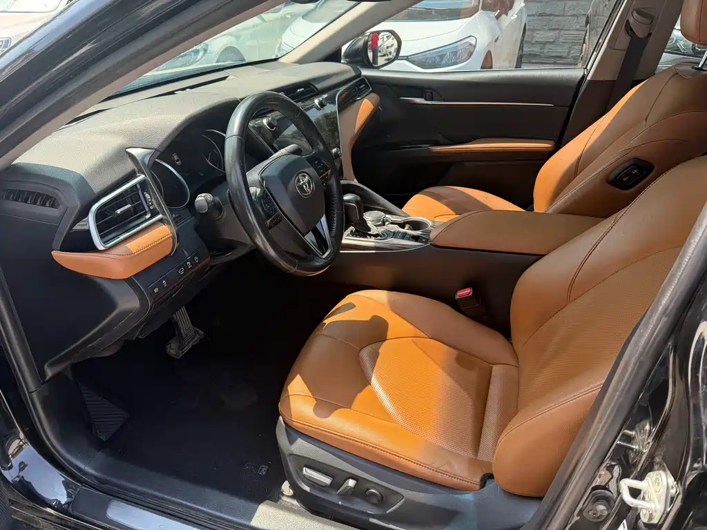 Toyota Camry — миниатюра 7