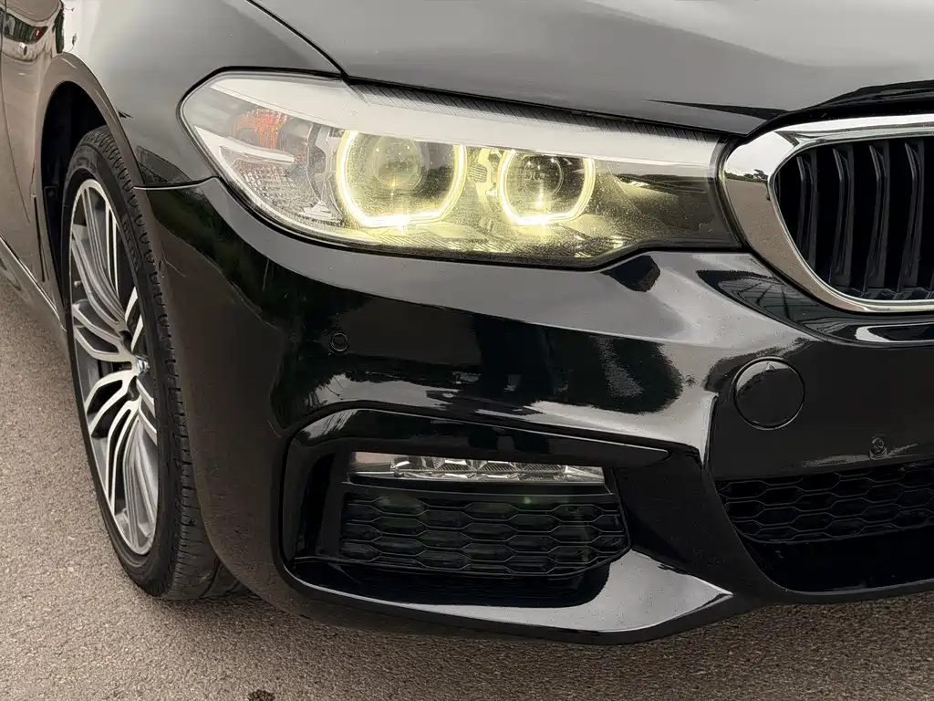 BMW 5 Series — миниатюра 6