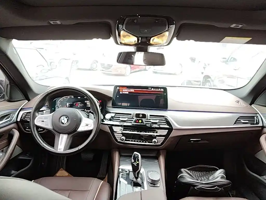 BMW 5 Series — миниатюра 10