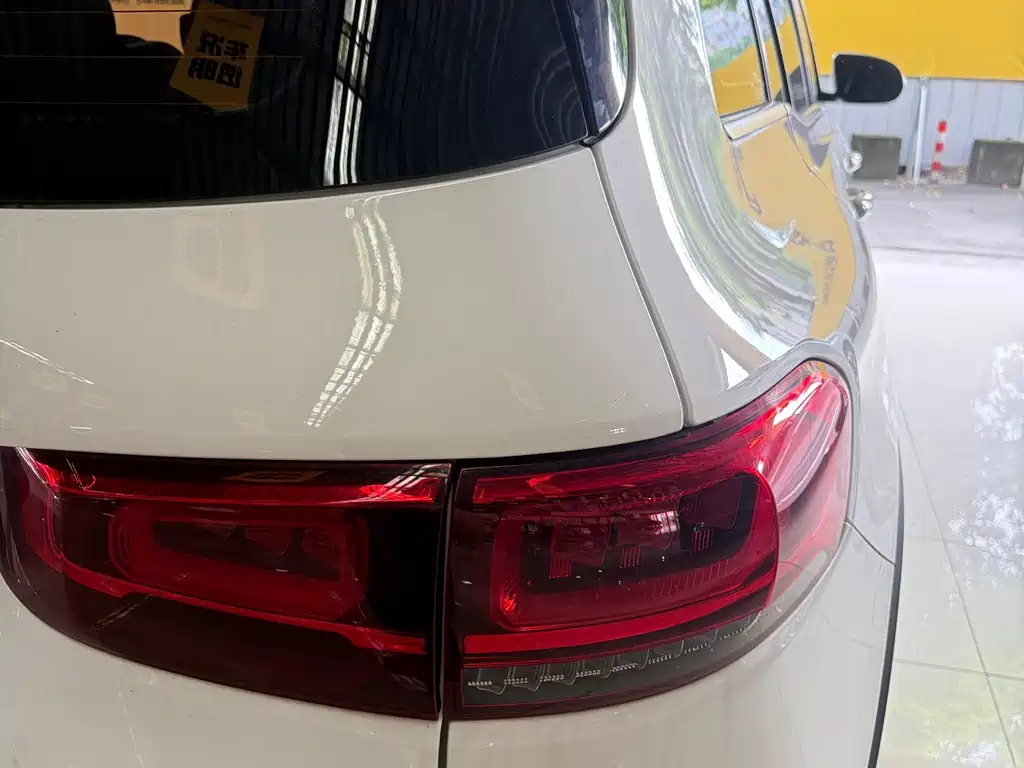 Mercedes-Benz GLB — миниатюра 10