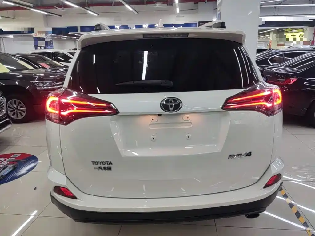 Toyota RAV4 — миниатюра 6