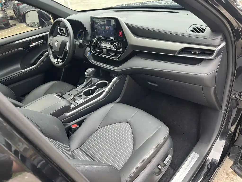 Toyota Crown Kluger — миниатюра 3