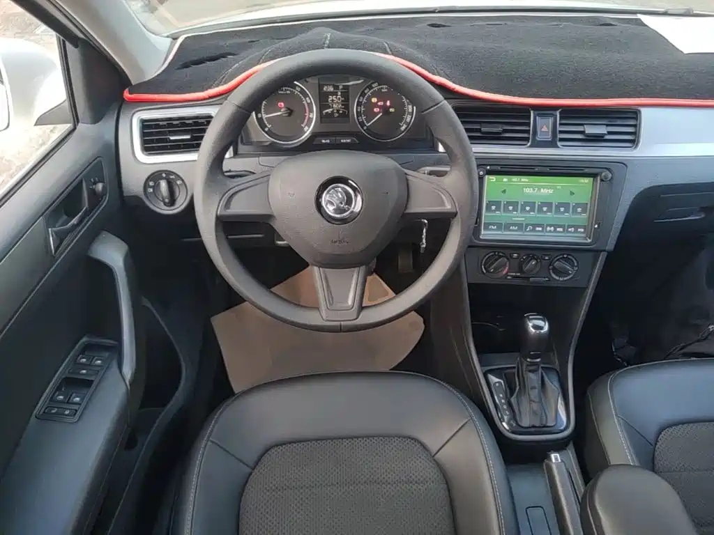Skoda Rapid Spaceback — миниатюра 11