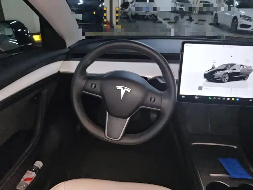 Tesla Model 3 — миниатюра 6