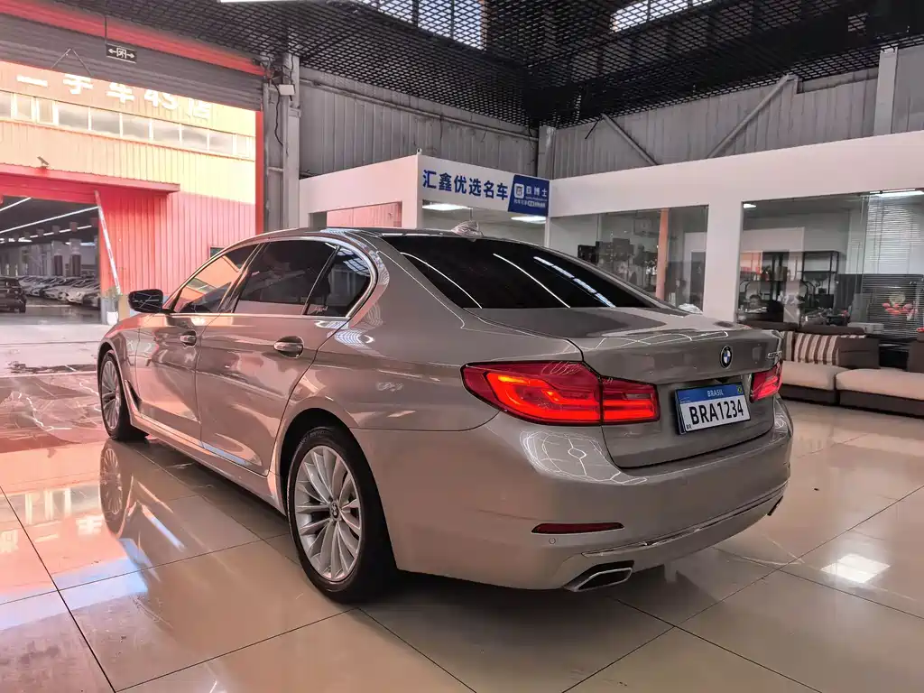 BMW 5 Series — миниатюра 8