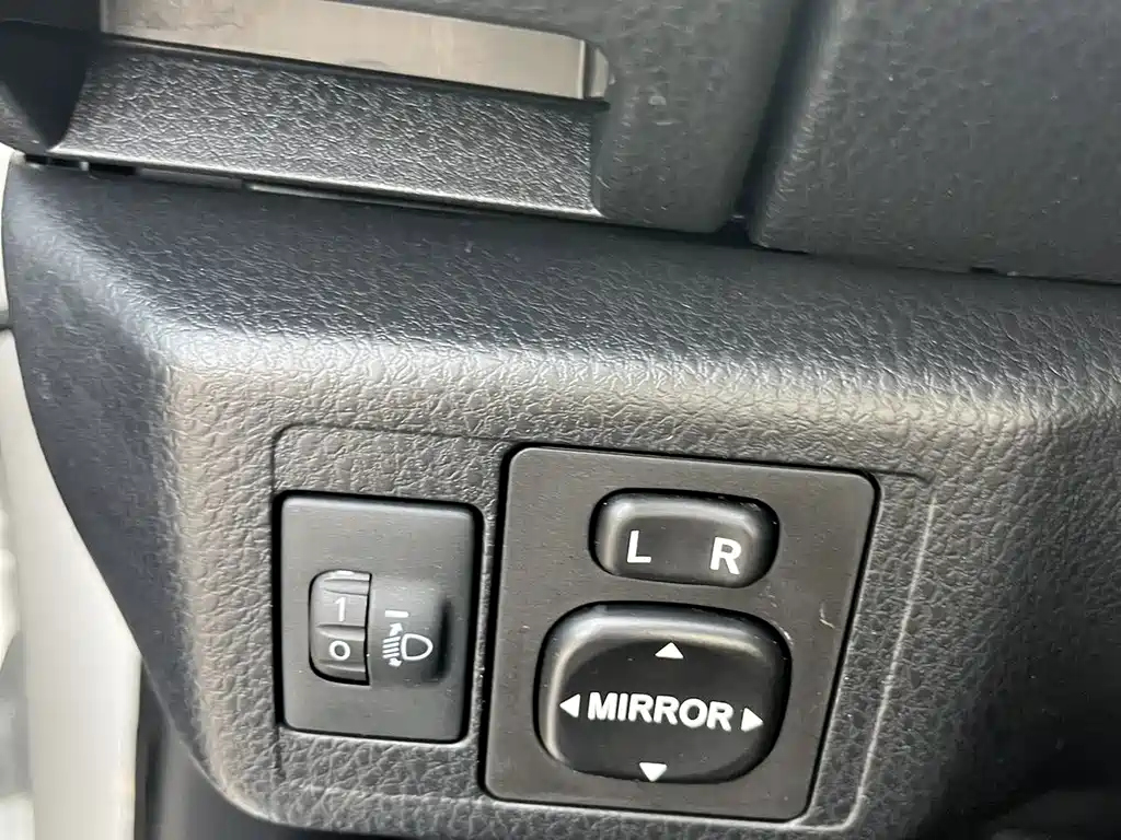 Toyota Yaris L — миниатюра 13