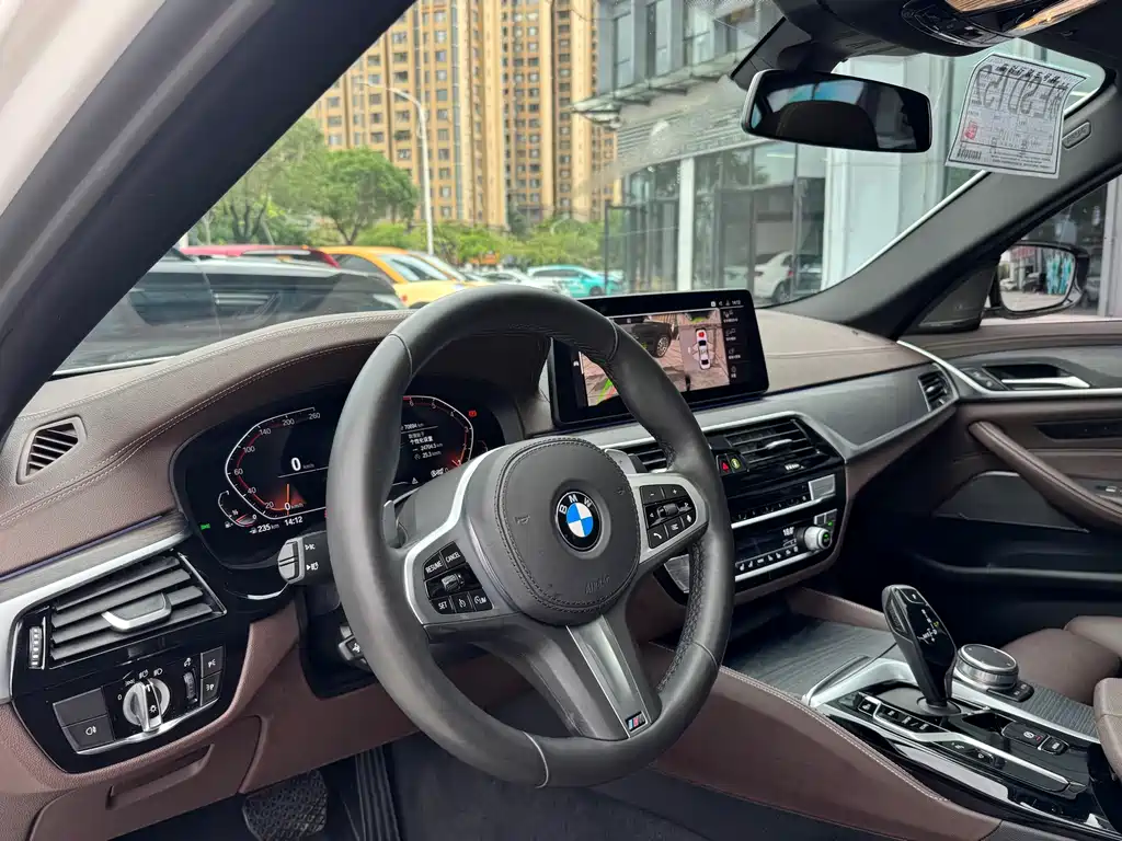 BMW 5 Series — миниатюра 9