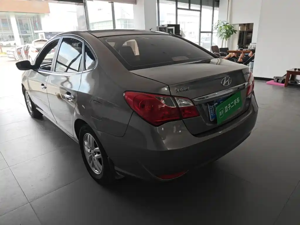 Hyundai Elantra — миниатюра 5