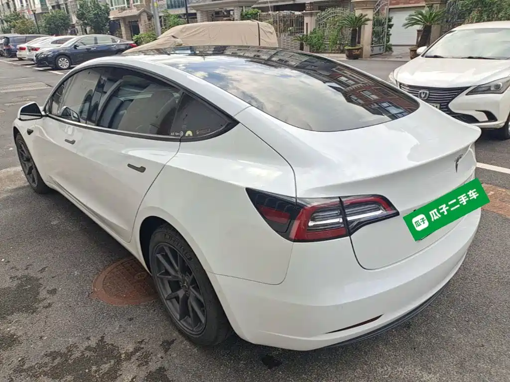 Tesla Model 3 — миниатюра 5