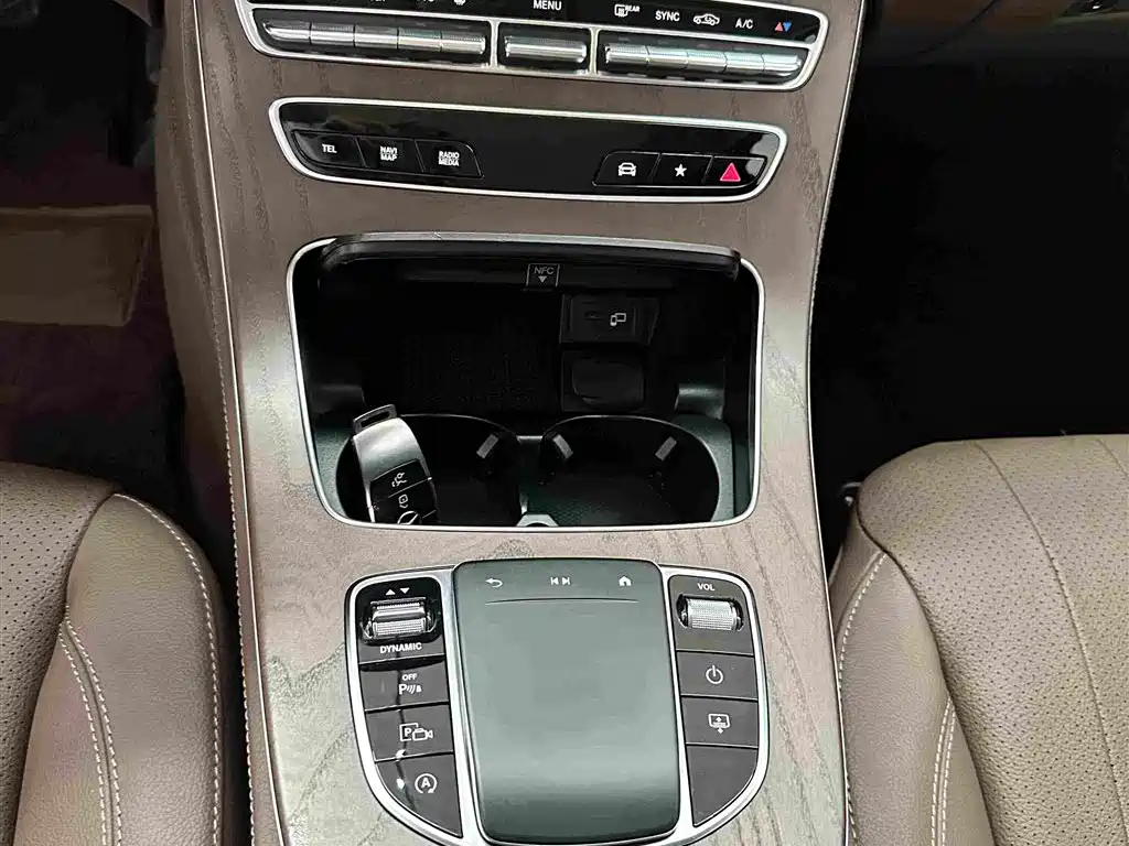 Mercedes-Benz E-Class — миниатюра 11