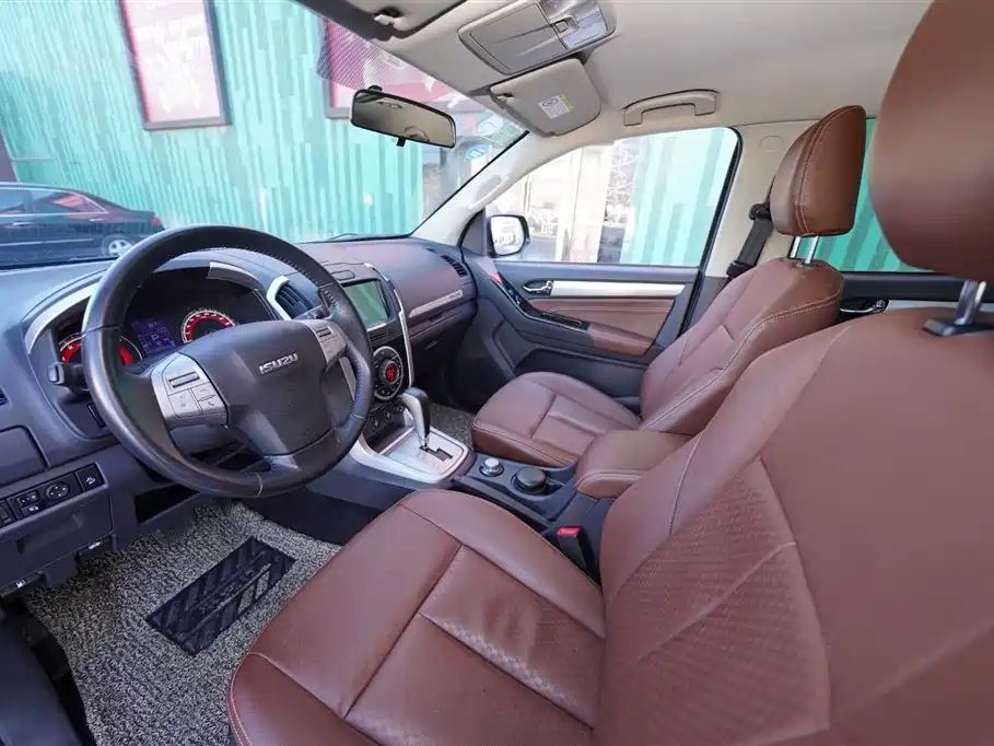 Isuzu MU-X 2017 3.0T AT Premium 7 мест V