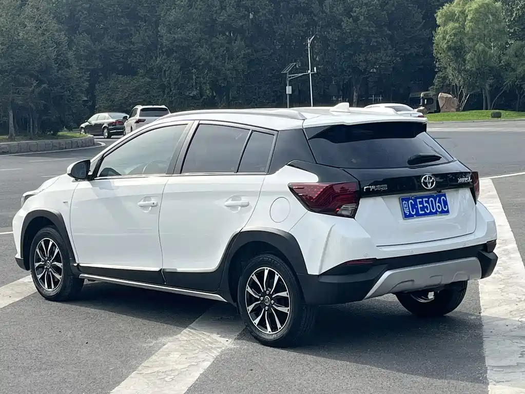 Toyota Yaris L — миниатюра 4