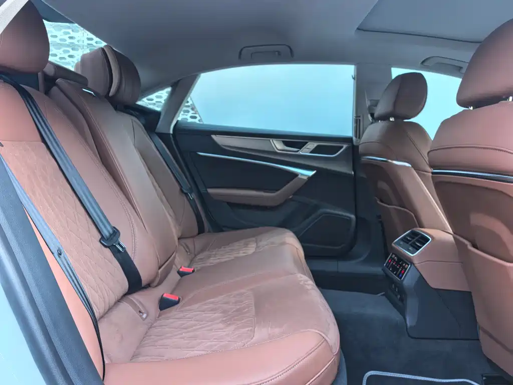 Audi A7L — миниатюра 13