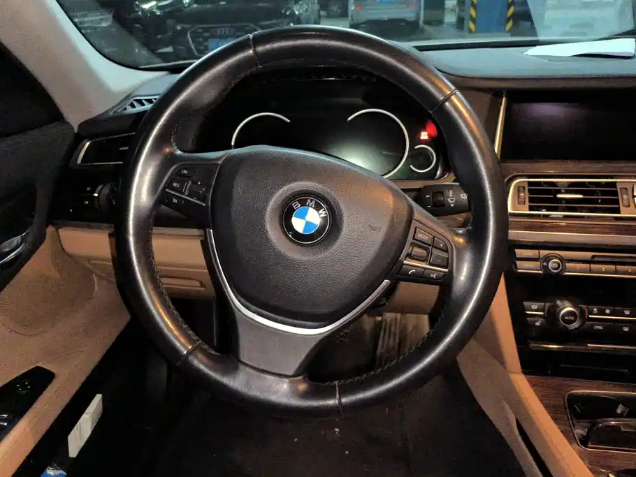 BMW 7 Series — миниатюра 15