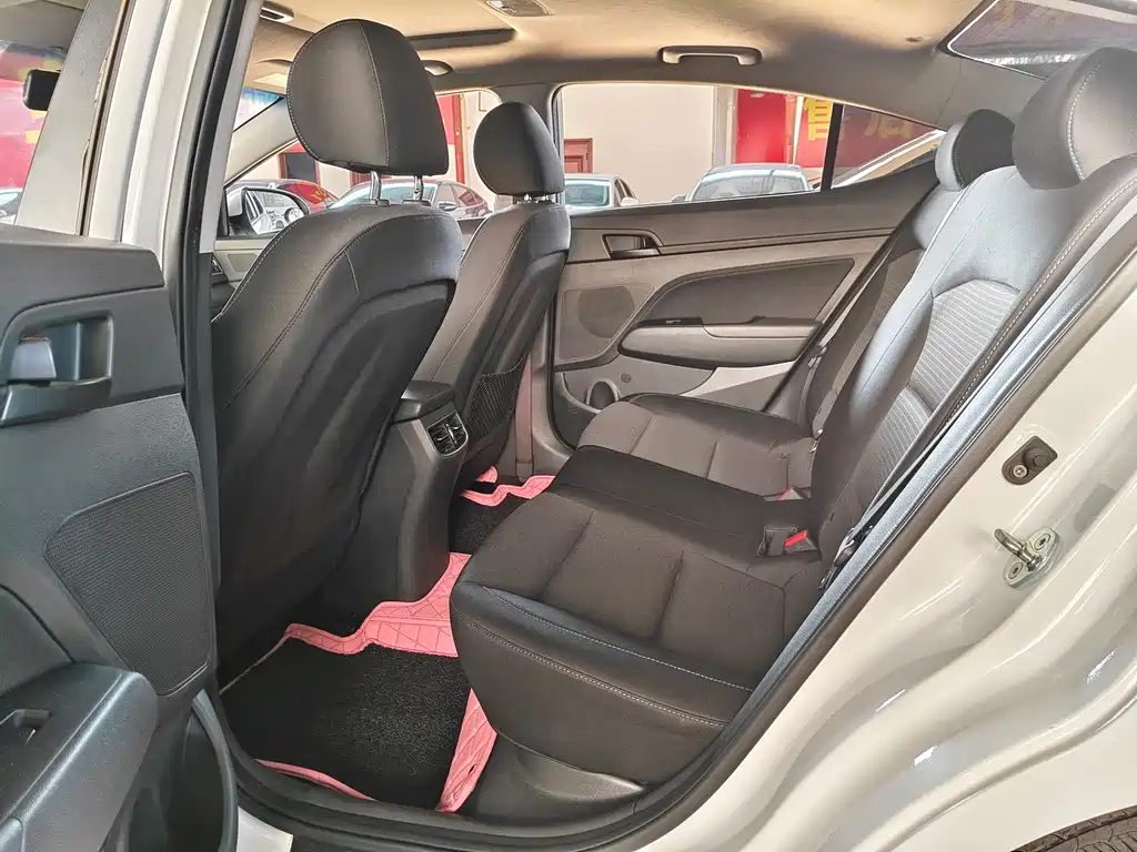 Hyundai Elantra — миниатюра 6